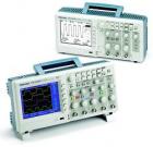 数字存储示波器 TDS2014B 显示： 彩色LCD ，带宽：100 MHz；通道数量：4  ；每通道取样速度：1.0 GS/s；记录长度：2.5 K 点。通过前面板USB 端口支持可移动数据存储设备