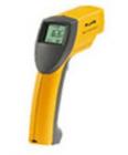 FLUKE68红外线测温仪 测量温度为-30～760℃(-25至1400°F)。D:S=50:1,标准焦距。光谱响应8µm至14µm ，激光瞄准，显示分辨率:0.1℃，精度：±1% 或±1℃


 

