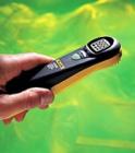 Fluke CO-220 一氧化碳表采用了最新一代的电子化学传感器，无需使用抽吸泵即可快速地检测周围环境一氧化碳浓度的变化。可在大的LCD显示屏上显示 0 至 1000 ppm的一氧化碳浓度 ,最大值保持功能,启动时传感器自动归零和自检序列。