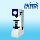 仪器简介：
HRM-45型手动表面洛氏硬度计是一种普及型的，专门用于测试金属材料表面硬度的洛氏硬度计。本机采用机械式手动加载操作，无电器装置。具有操作简便，压痕微小，精度高等特点。
